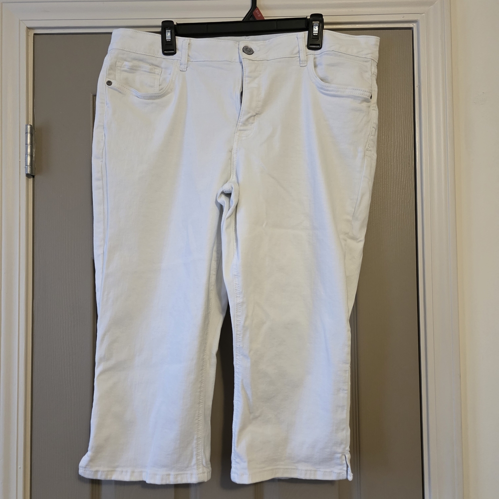 Liz Claiborne White Cropped Pants